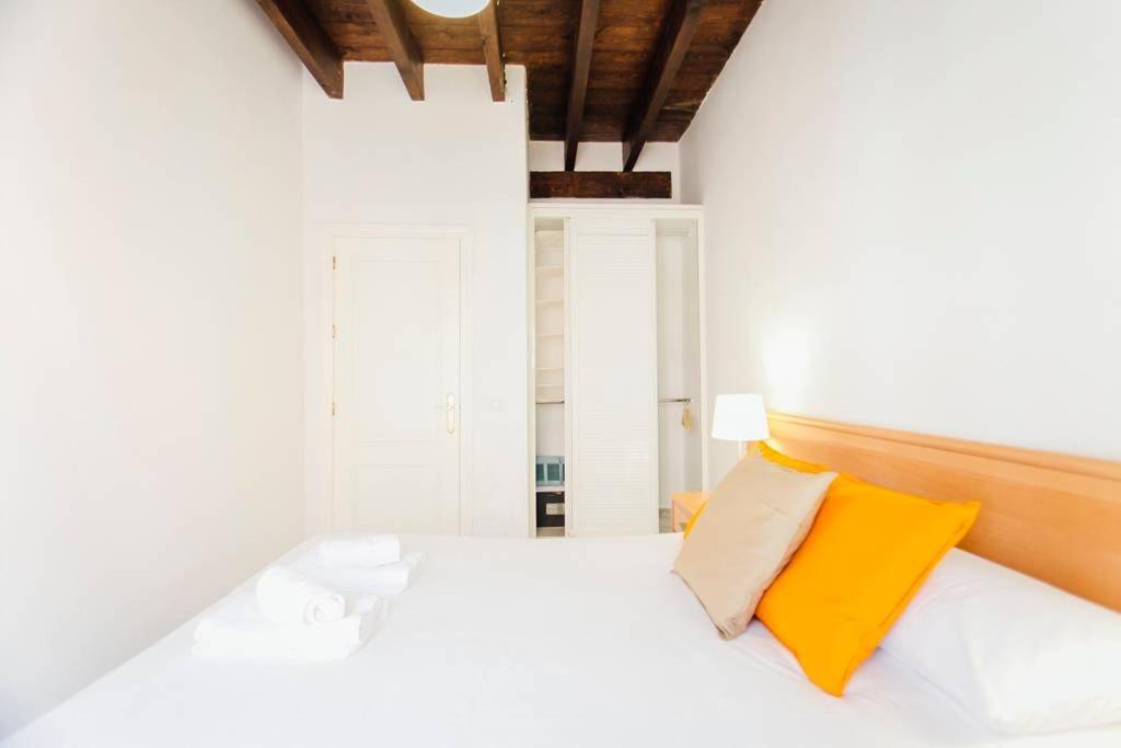 Precioso Apartamento En El Casco Antiguo De Triana Seville Luaran gambar